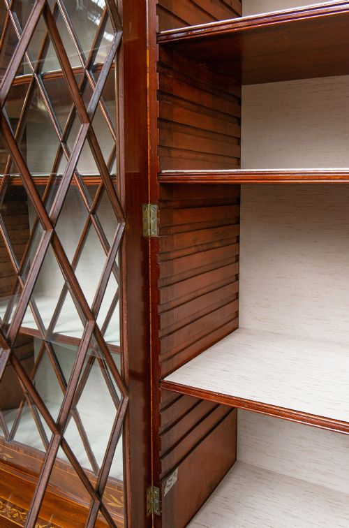 FINE GEORGIAN MAHOGANY INLAID LIBRARY BOOKCASE CIRCA 1800 - ADDITIONAL PHOTO 10