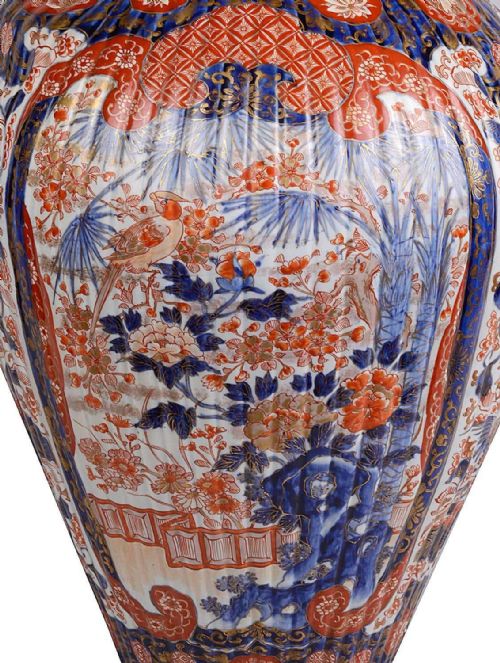 LARGE 19TH CENTURY IMARI VASE - ADDITIONAL PHOTO 2