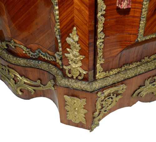 19TH CENTURY FRENCH SIDE CABINET - ADDITIONAL PHOTO 8