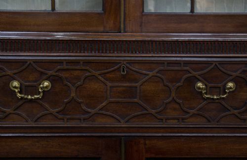 LARGE MAHOGANY CHIPPENDALE PERIOD BREAKFRONT BOOKCASE - ADDITIONAL PHOTO 3
