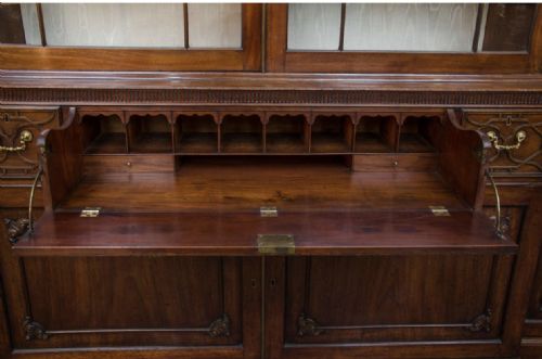 LARGE MAHOGANY CHIPPENDALE PERIOD BREAKFRONT BOOKCASE - ADDITIONAL PHOTO 5