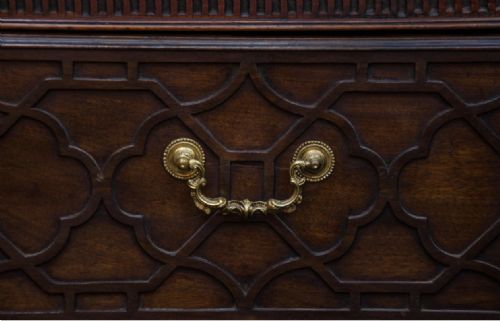 LARGE MAHOGANY CHIPPENDALE PERIOD BREAKFRONT BOOKCASE - ADDITIONAL PHOTO 6