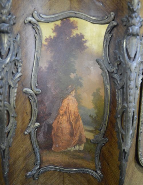 LOUIS XVI STYLE VERNI MARTIN VITRINE CIRCA 1890 - ADDITIONAL PHOTO 4