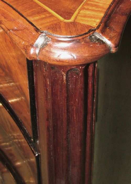 MID18TH CENTURY MAHOGANY SERPENTINE KNEEHOLE CHEST - ADDITIONAL PHOTO 2