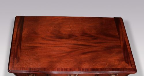 ANTIQUE GEORGE II PERIOD MAHOGANY KNEEHOLE DESK - ADDITIONAL PHOTO 3