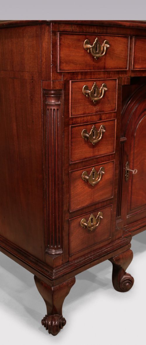 ANTIQUE GEORGE II PERIOD MAHOGANY KNEEHOLE DESK - ADDITIONAL PHOTO 4
