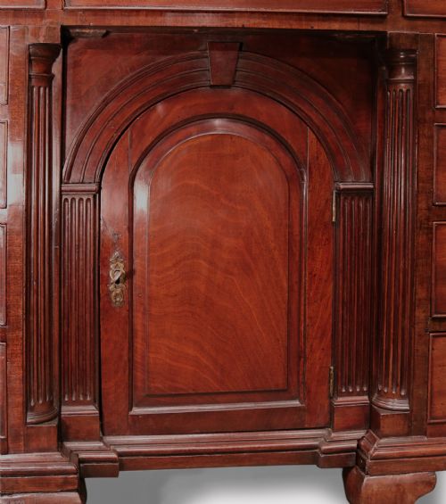 ANTIQUE GEORGE II PERIOD MAHOGANY KNEEHOLE DESK - ADDITIONAL PHOTO 5