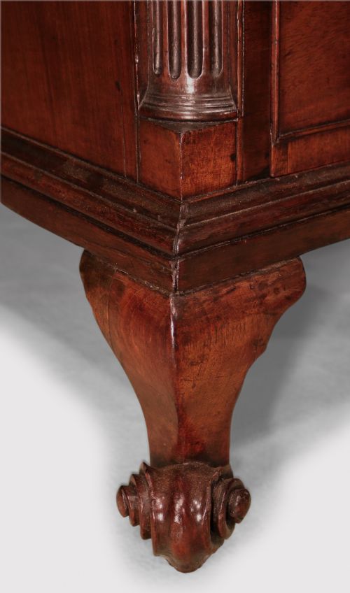 ANTIQUE GEORGE II PERIOD MAHOGANY KNEEHOLE DESK - ADDITIONAL PHOTO 6