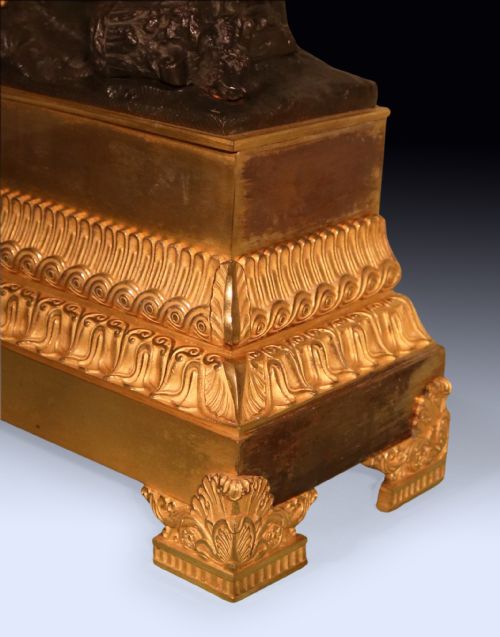 ANTIQUE EARLY 19TH CENTURY FRENCH BRONZE AND ORMOLU MANTEL CLOCK - ADDITIONAL PHOTO 3