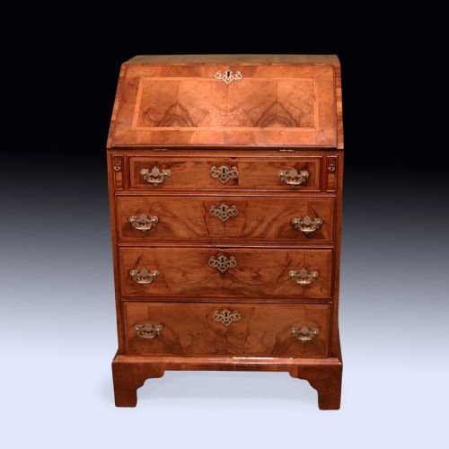 ANTIQUE GEORGE II PERIOD SMALL WALNUT BUREAU - ADDITIONAL PHOTO 1