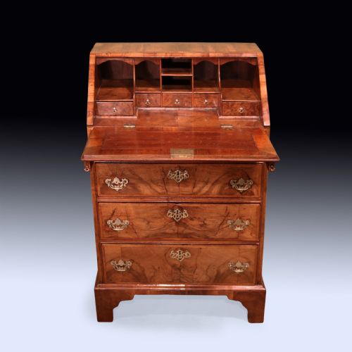 ANTIQUE GEORGE II PERIOD SMALL WALNUT BUREAU - ADDITIONAL PHOTO 2