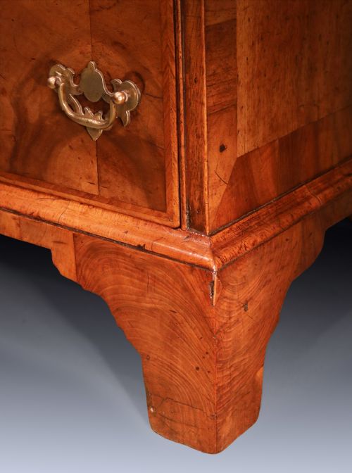 ANTIQUE GEORGE II PERIOD SMALL WALNUT BUREAU - ADDITIONAL PHOTO 5