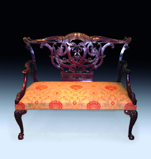 18TH CENTURY CHIPPENDALE MAHOGANY TWOSEAT SETTEE - ADDITIONAL PHOTO 1