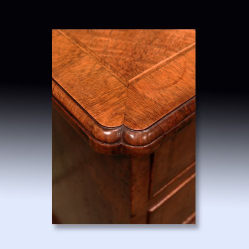 ANTIQUE GEORGE II PERIOD WALNUT CHEST OF DRAWERS - ADDITIONAL PHOTO 3
