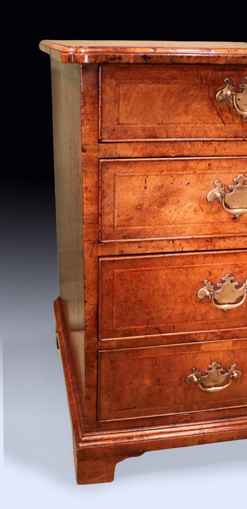 ANTIQUE GEORGE II PERIOD WALNUT CHEST OF DRAWERS - ADDITIONAL PHOTO 4