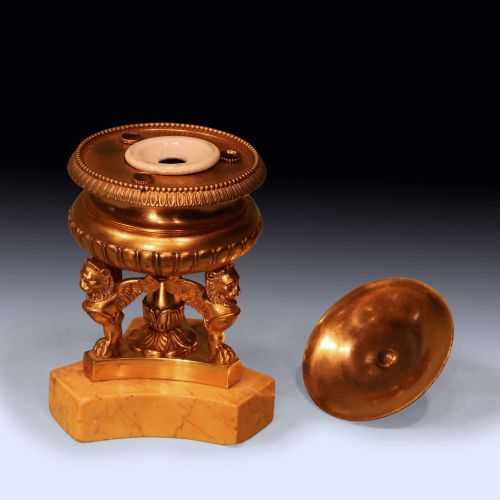 ANTIQUE EARLY 19TH CENTURY ORMOLU INKWELL ON A SIENNA MARBLE BASE - ADDITIONAL PHOTO 1