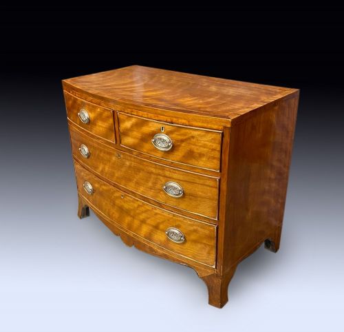 ANTIQUE GEORGE III PERIOD SATINWOOD BOW FRONTED CHEST OF DRAWERS