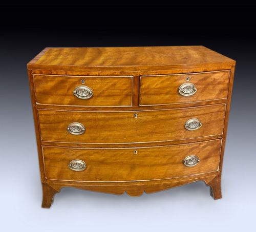 ANTIQUE GEORGE III PERIOD SATINWOOD BOW FRONTED CHEST OF DRAWERS - ADDITIONAL PHOTO 1