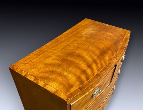 ANTIQUE GEORGE III PERIOD SATINWOOD BOW FRONTED CHEST OF DRAWERS - ADDITIONAL PHOTO 2