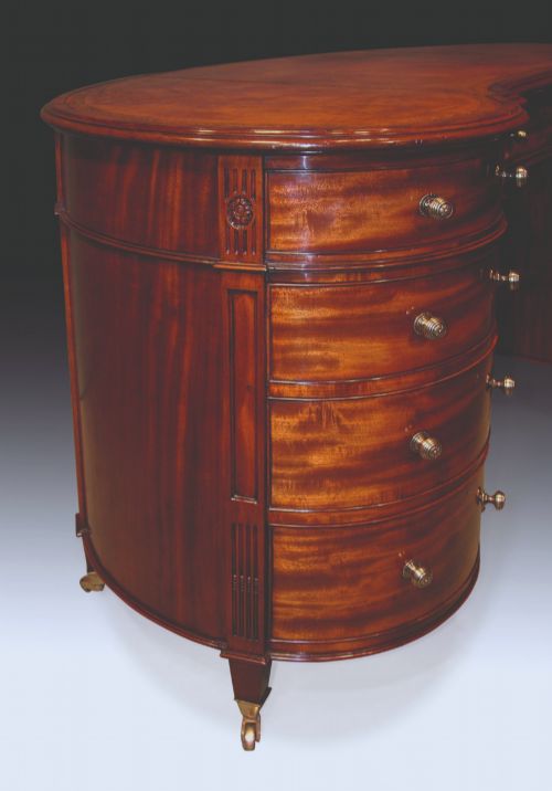FINE QUALITY 19TH CENTURY MAHOGANY KIDNEY SHAPED PEDESTAL DESK - ADDITIONAL PHOTO 3