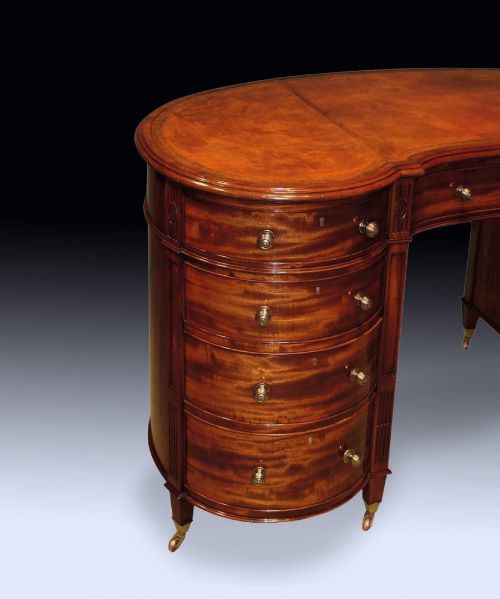 FINE QUALITY 19TH CENTURY MAHOGANY KIDNEY SHAPED PEDESTAL DESK - ADDITIONAL PHOTO 4