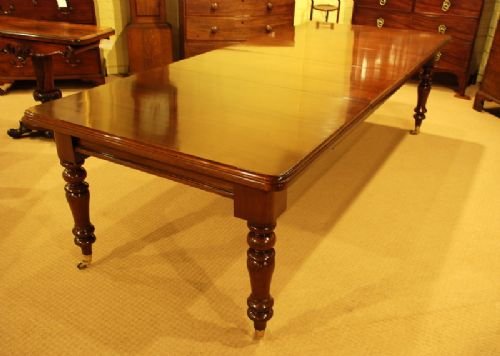 A Late Victorian Mahogany Extending Dining Table