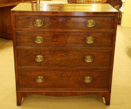 A Good Early 19th Century Mahogany Chest of Drawers of Small Proportions