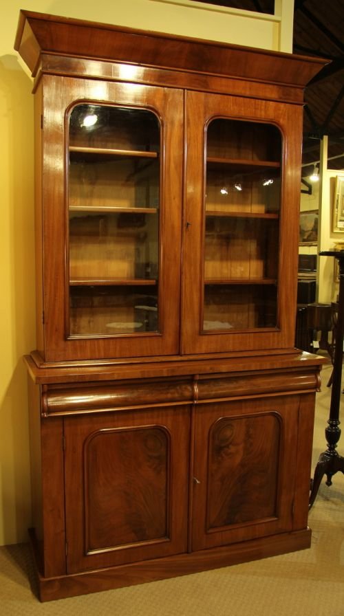 A Victorian Mahogany Chiffonier Bookcase. Circa 1880.