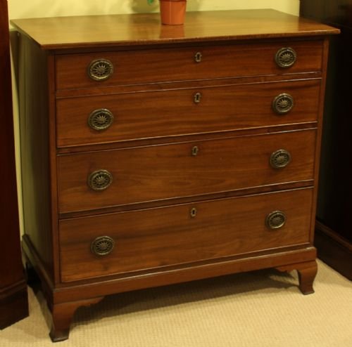 fig 1. A George III Chest of Drawers in Mahogany