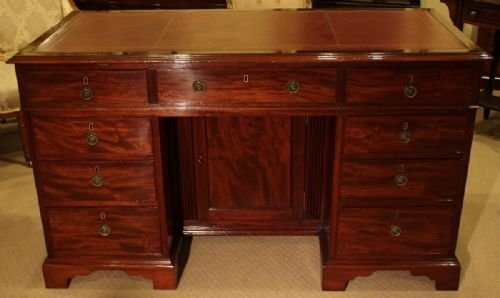 Mahogany Box-top Kneehole Desk