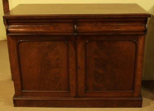 Mid-19th Century Mahogany Chiffonier