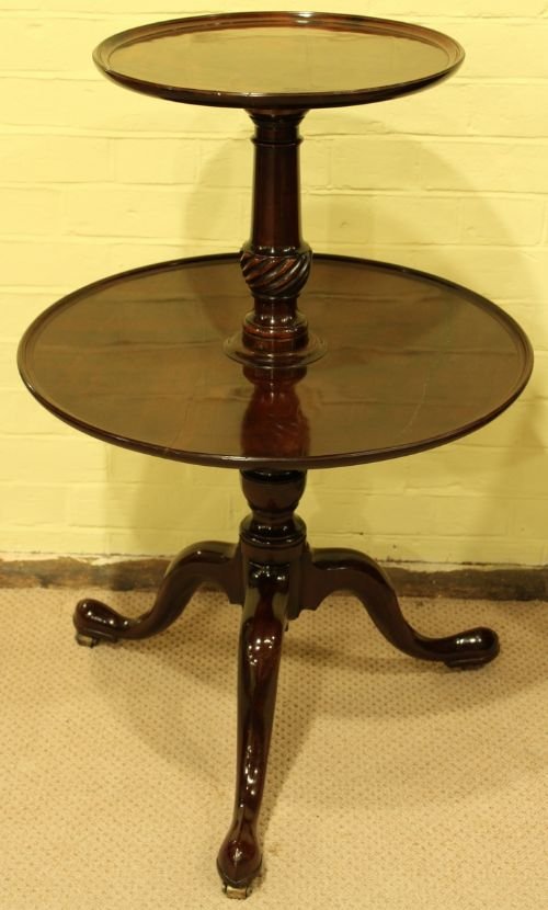 A Very Good Quality George III Mahogany 2 Tier Dumb Waiter