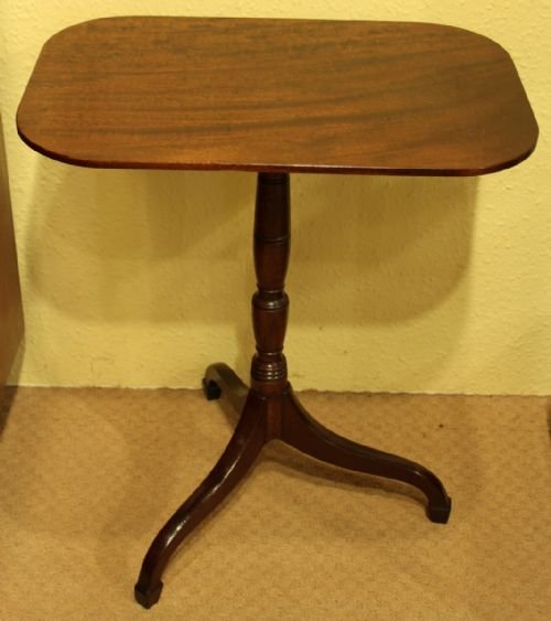 Small Georgian Mahogany Tilt-top Table