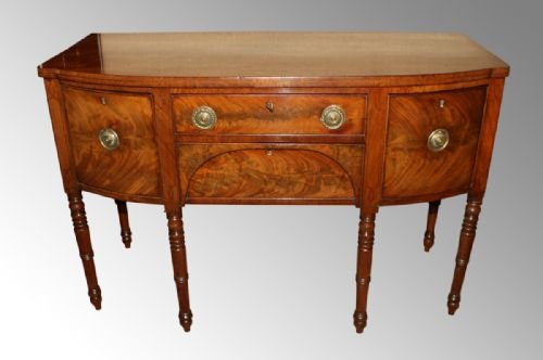 An Elegant, Small Early 19th Century Mahogany Sideboard