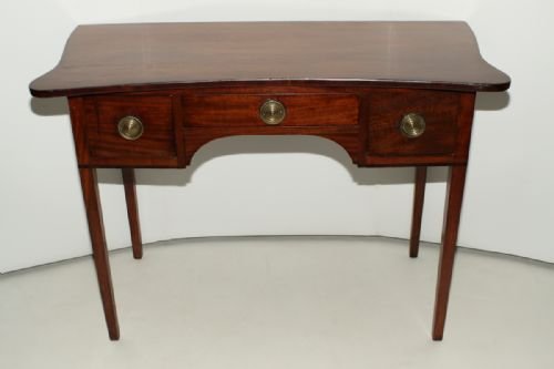 Irish Early 19th Century Mahogany Kneehole Table
