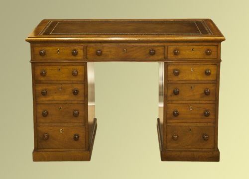 19th Century Mahogany Pedestal Desk of Fine Quality