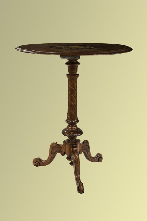 Pretty and Fine Quality Victorian Occasional Table of Oval Form