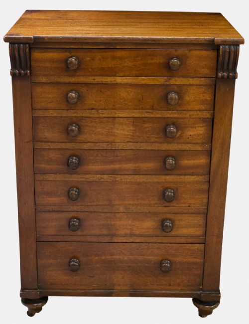 Cedar Lined Chest of 7 Drawers