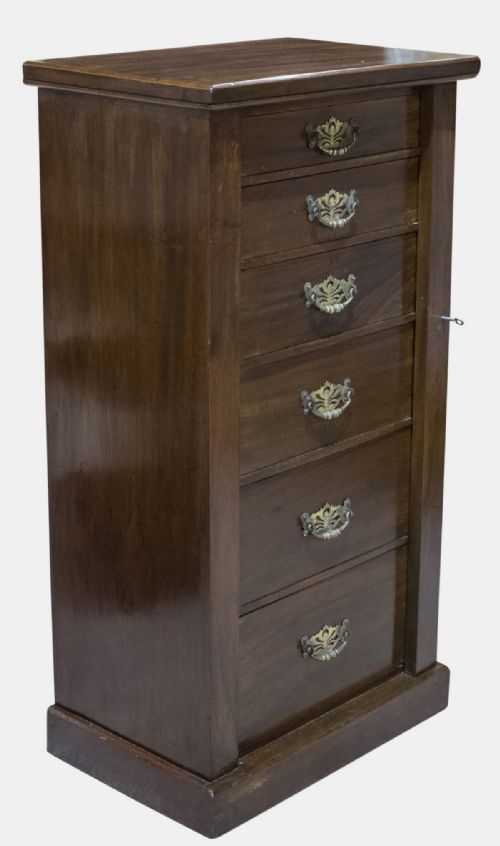 fig 1. Mahogany Wellington 6 Drawer Chest