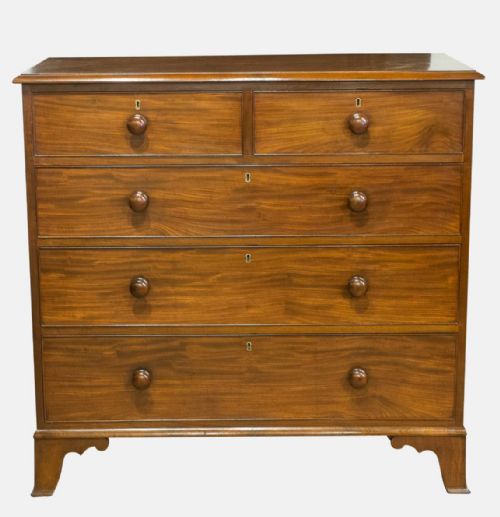 Mahogany Chest of Drawers on Splay Feet