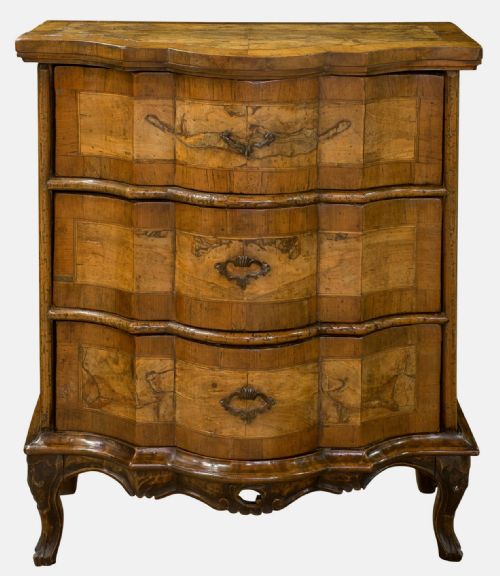 18th Century Dutch Walnut Chest of Drawers