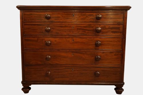 Georgian Chest of Drawers