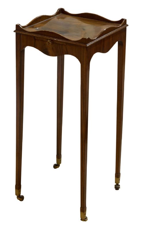 Elegant George III Hepplewhite Sheraton Period Urn Stand C1790