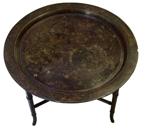 A JAPANED LACQUERED OCCASIONAL TABLE - ADDITIONAL PHOTO 2