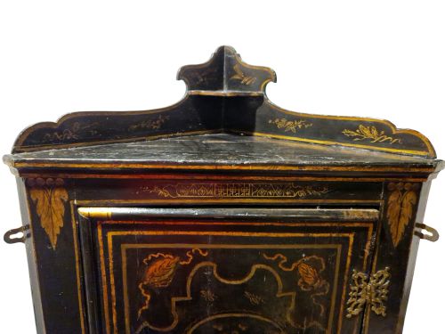 18THC CHINOISERIE CORNER CUPBOARD - ADDITIONAL PHOTO 6