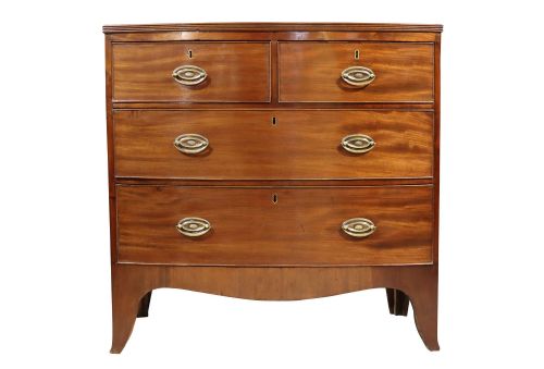 A SMALL GEORGIAN BOWFRONTED CHEST OF DRAWERS