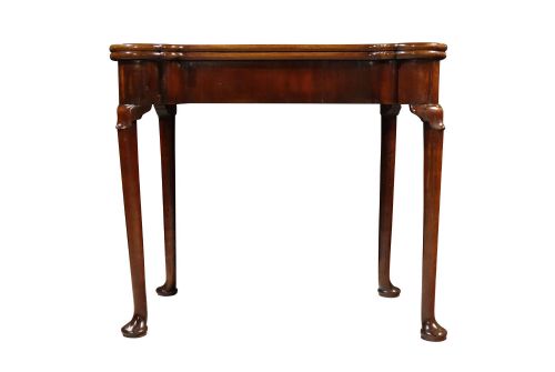 ELEGANT GEORGE II MAHOGANY CARD TABLE WITH DISHED GAMING WELLS CIRCA 1780