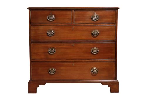 GEORGIAN MAHOGANY CHEST OF DRAWERS WITH OVAL BRASS HANDLES OAK LINED C1800