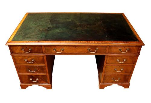 GOOD QUALITY LARGE MAHOGANY PEDESTAL DESK WITH GREEN LEATHER TOP CIRCA 1920