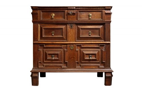 GOOD CHARLES II OAK CHEST OF DRAWERS MOULDED FRONT CIRCA 1680